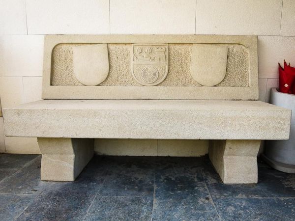 Banco tallado — Cantería Fernández